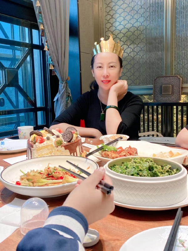 红红的第二张照片--新疆王婆说媒